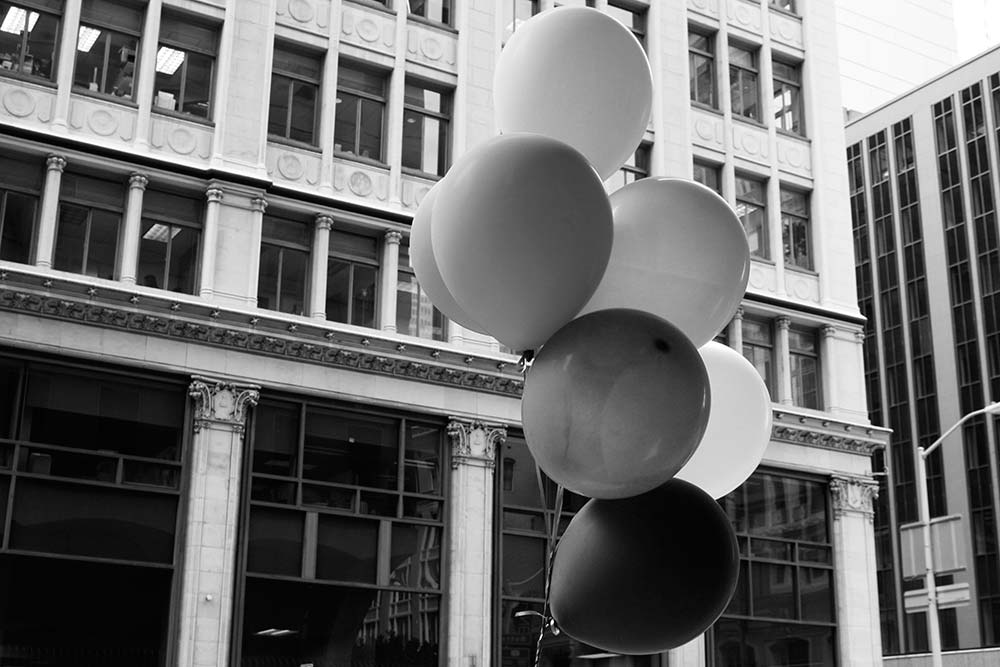 Henri Cartier Bresson Şehirde Balonlar