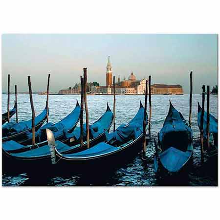 Venedik Akşamında Kıyıdaki Gondollar