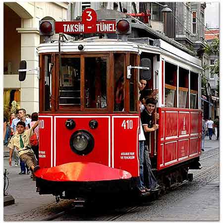 Osman Karamehmetoğlu İstiklal Caddesinde