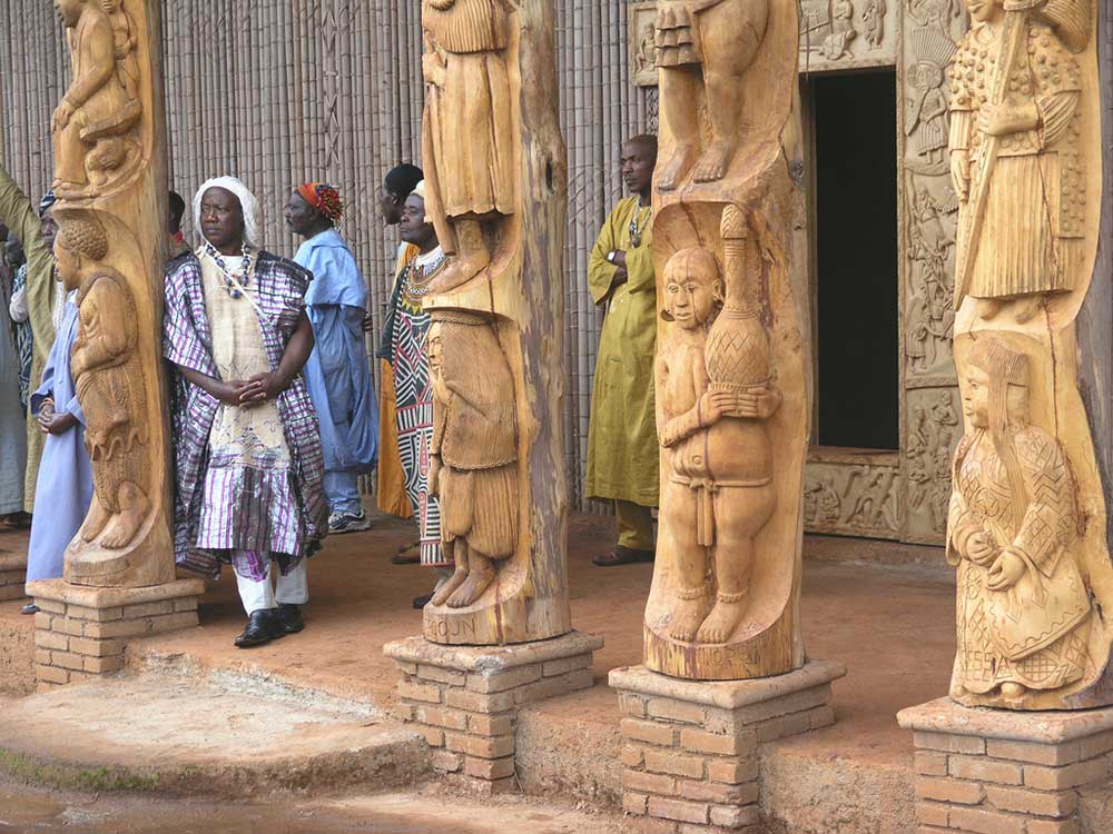 Afrika Sanatı Bamileke Kabile Resinin Evinin Önündeki Totem